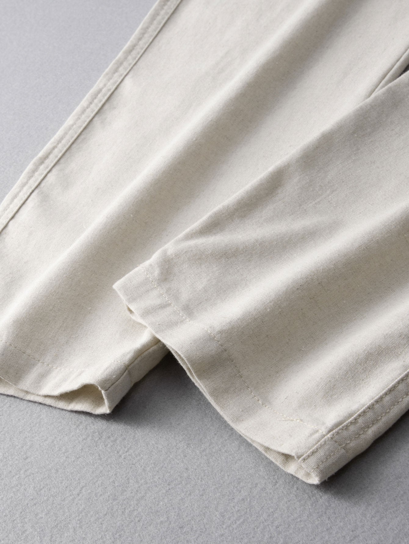 Setti: raidallinen pellavatyylinen nappipaita ja pellavahousut