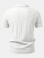 Valkoinen geometrinen jacquard-pikeepaita takaa