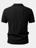 Musta geometrinen jacquard-pikeepaita takaa