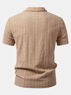 Vaaleanruskea geometrinen jacquard-pikeepaita takaa