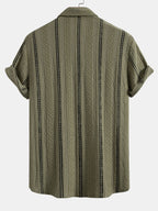 Setti: geometrinen jacquard-nappipaita ja kreppipintaiset shortsit