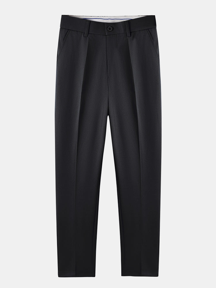 Setti: ribbikauluksinen pikeepaita ja kapenevat slim fit -housut