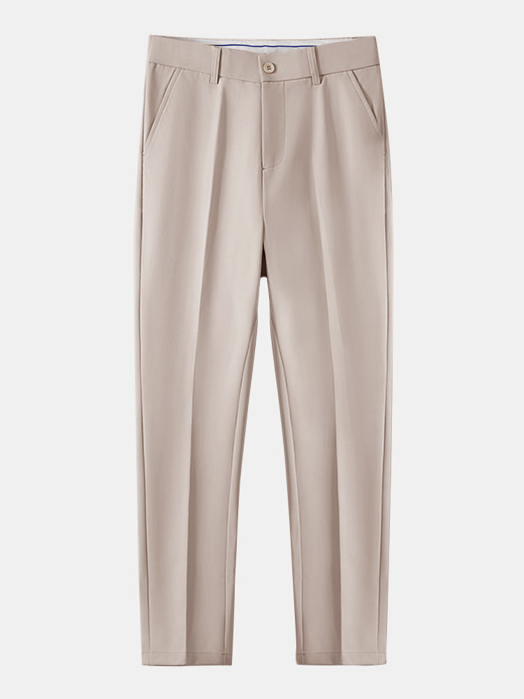 Setti: ribbikauluksinen pikeepaita ja kapenevat slim fit -housut