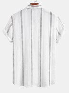 Setti: geometrinen jacquard-nappipaita ja kreppipintaiset shortsit