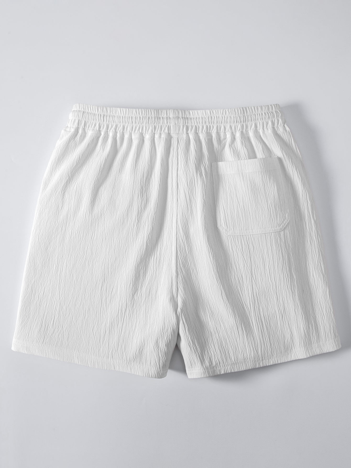 Setti: geometrinen jacquard-nappipaita ja kreppipintaiset shortsit