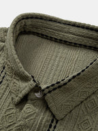 Setti: geometrinen jacquard-nappipaita ja kreppipintaiset shortsit
