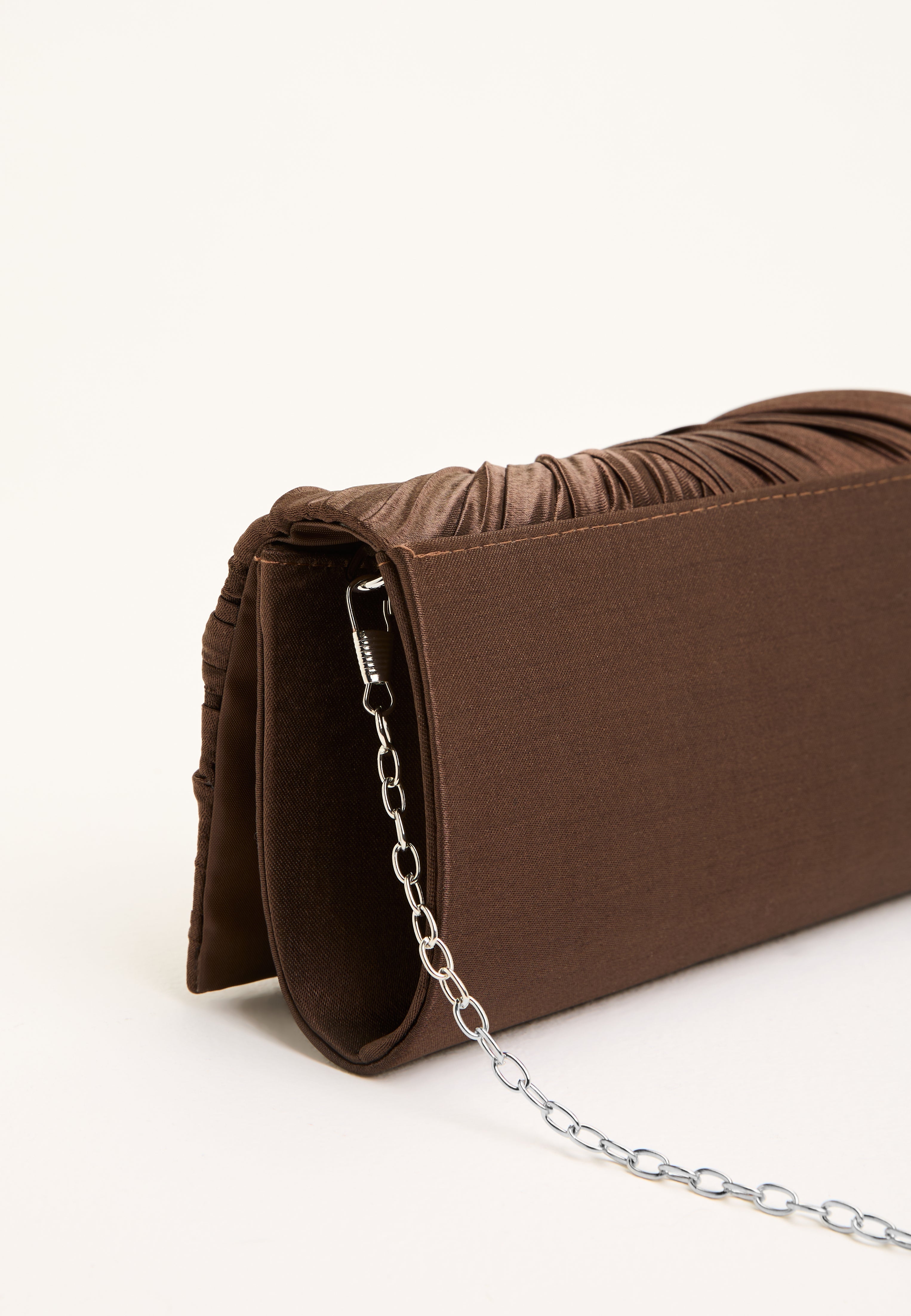 Satiininen clutch-laukku