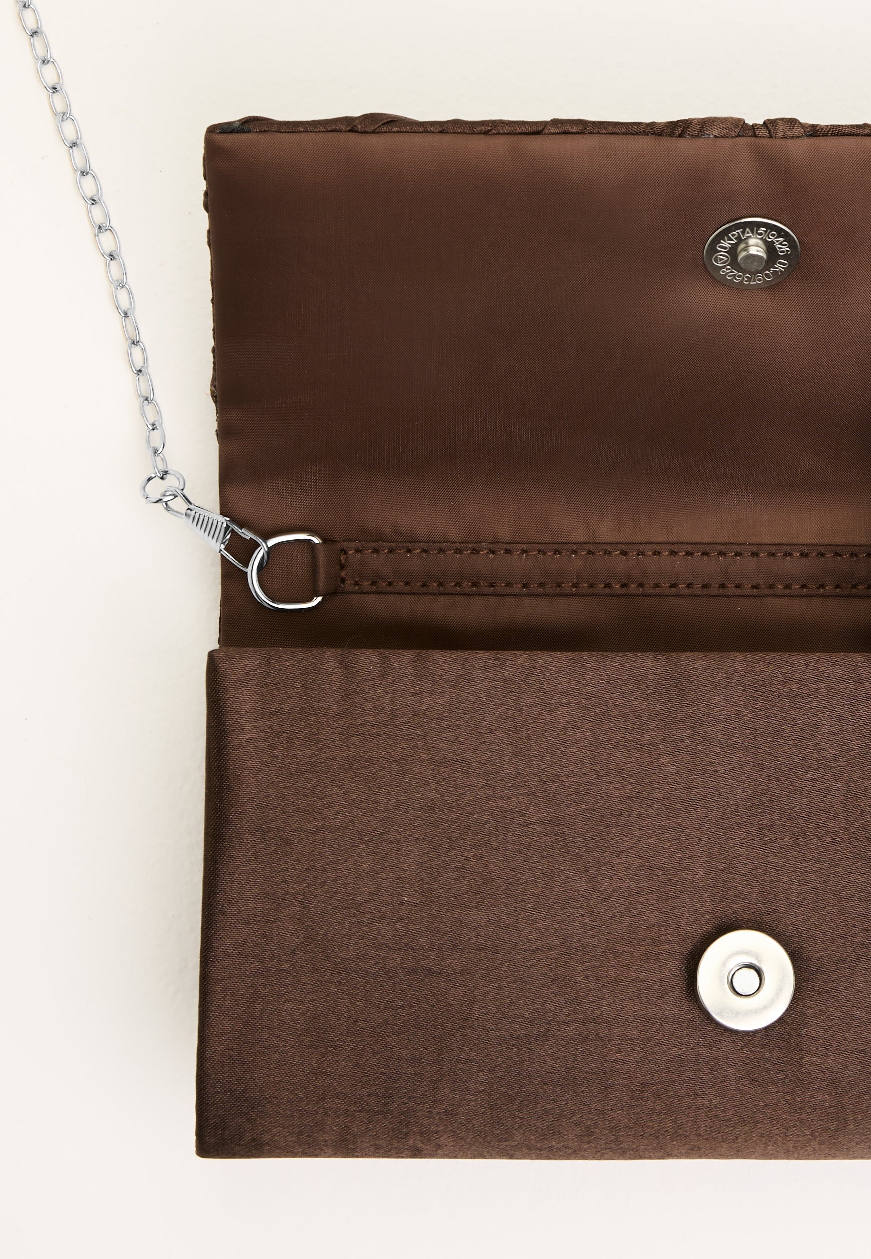 Satiininen clutch-laukku
