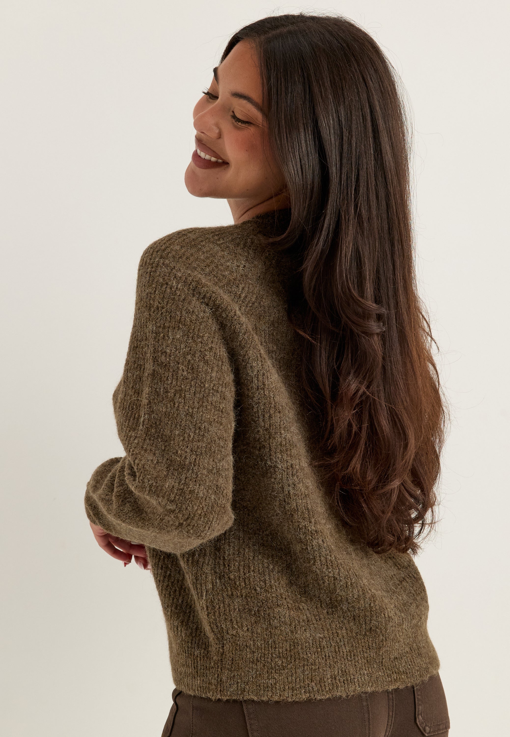 Ruskea neulecardigan