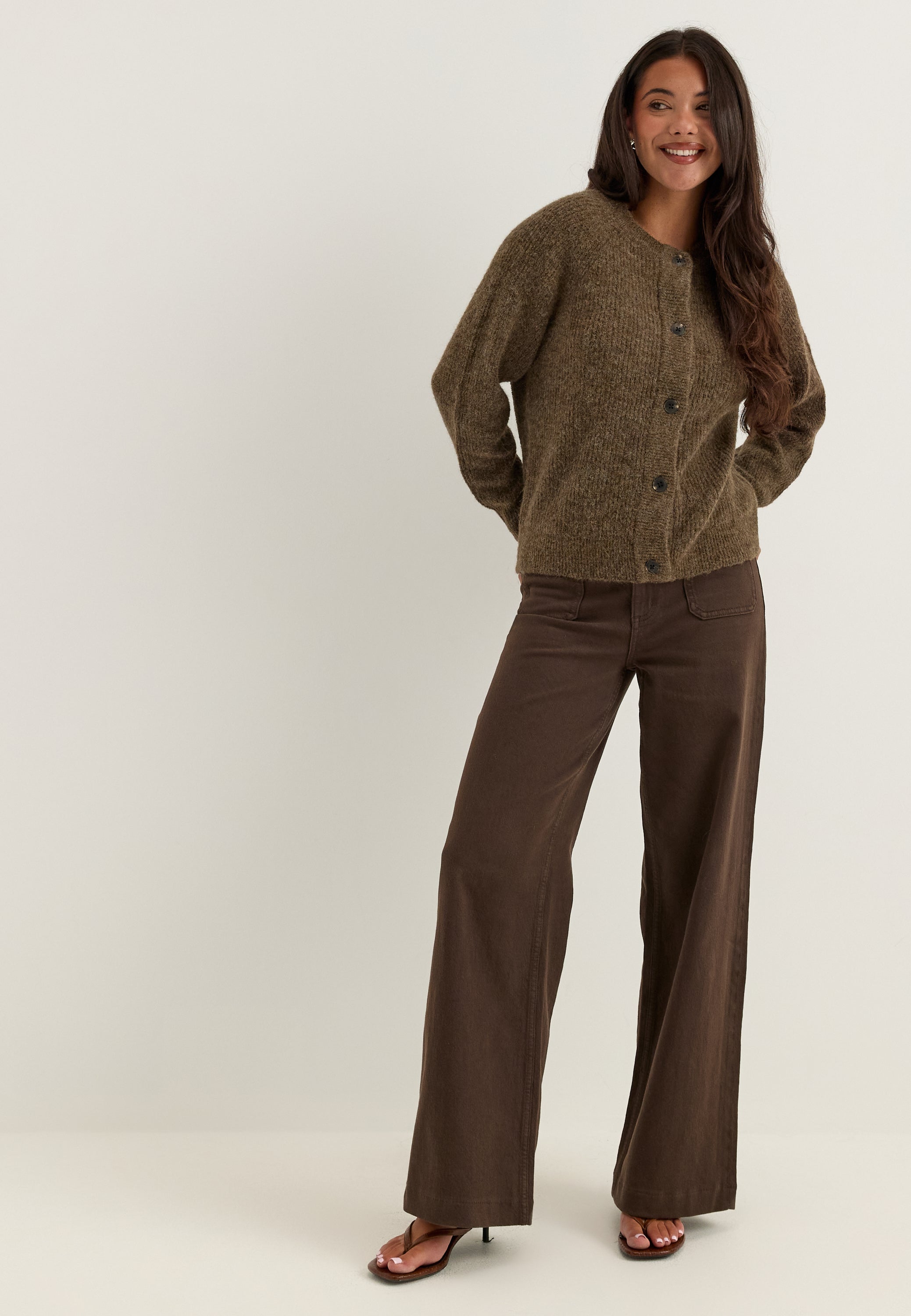 Ruskea neulecardigan