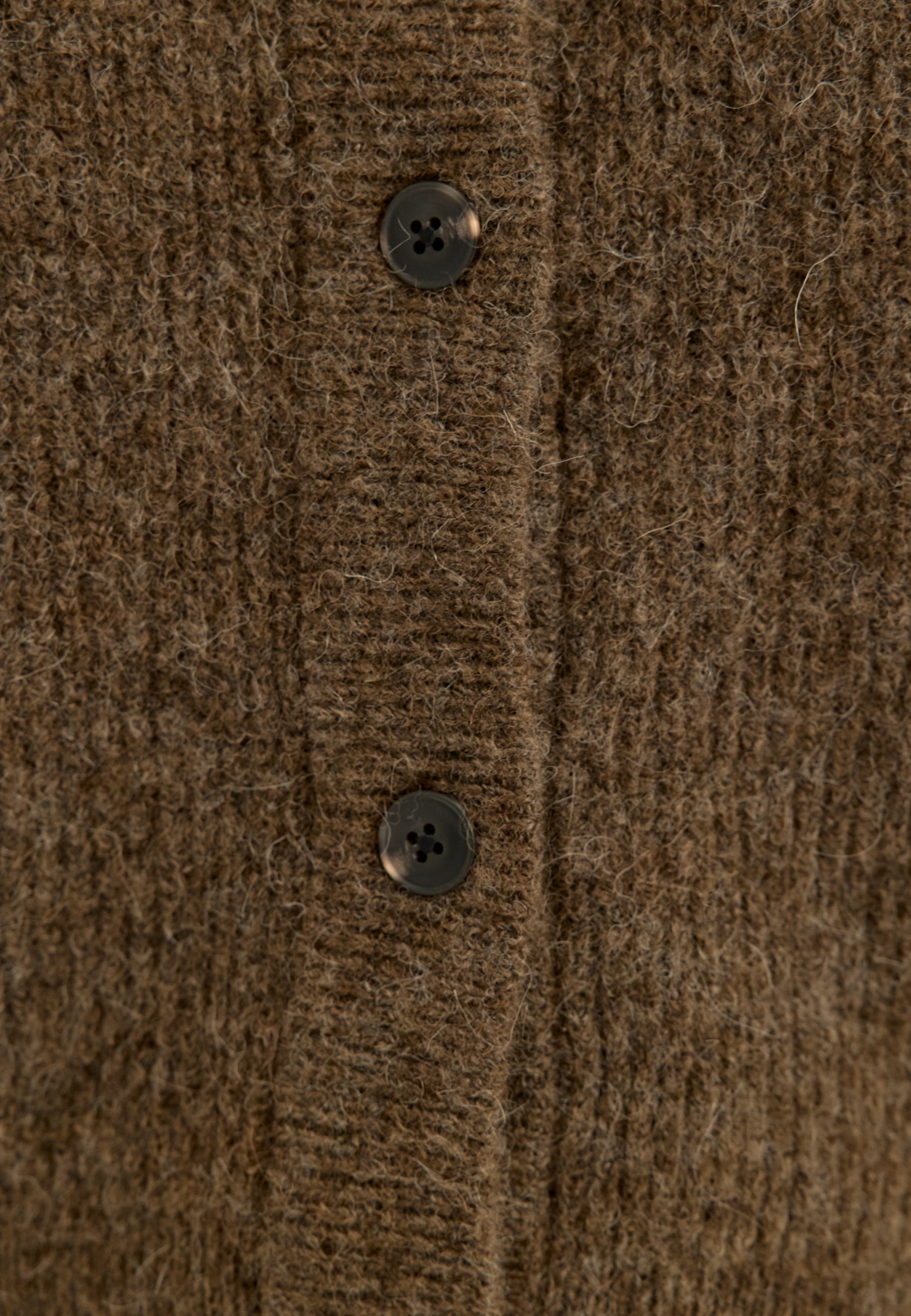 Ruskea neulecardigan