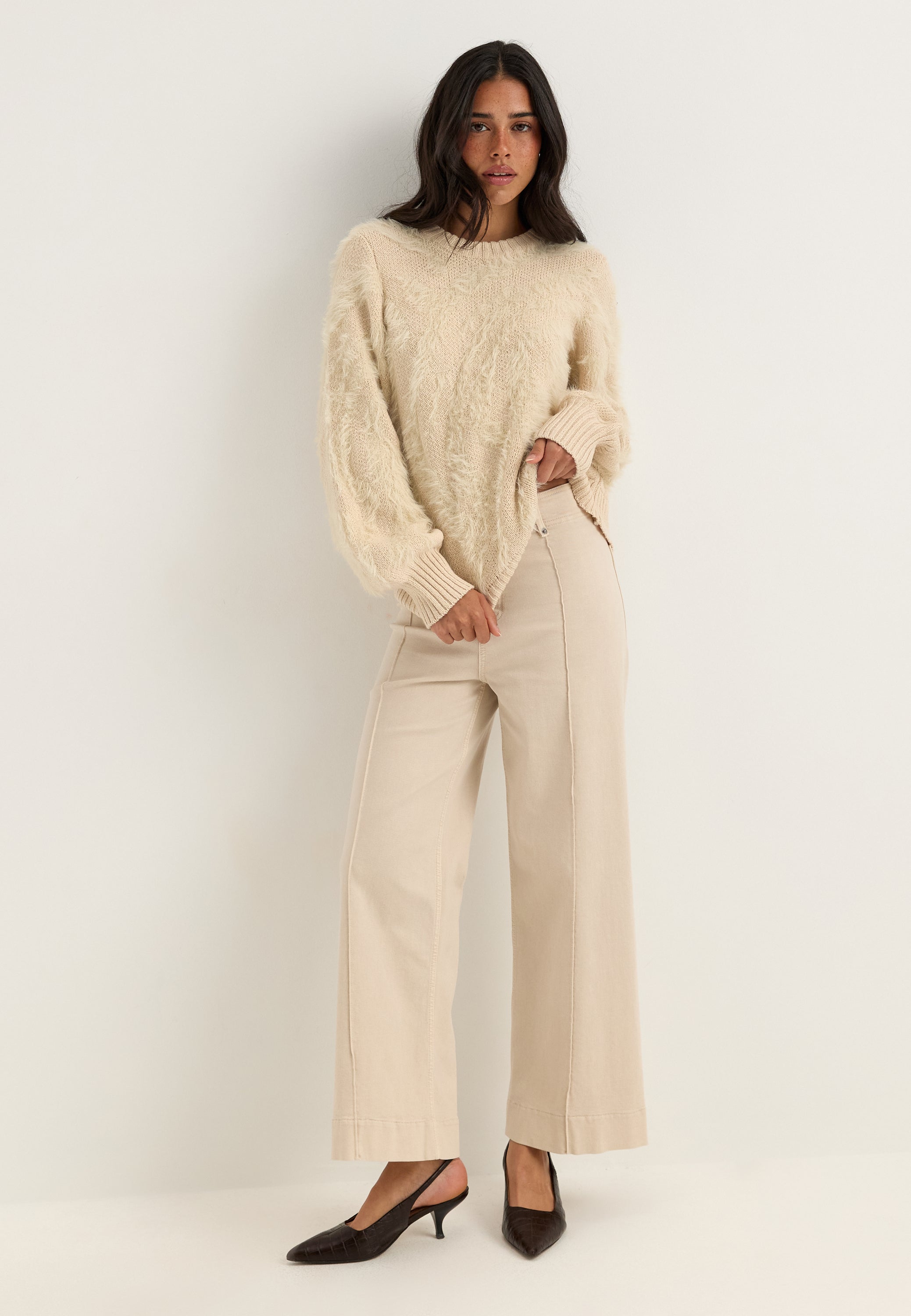 Beige neulepaita, pallohihat