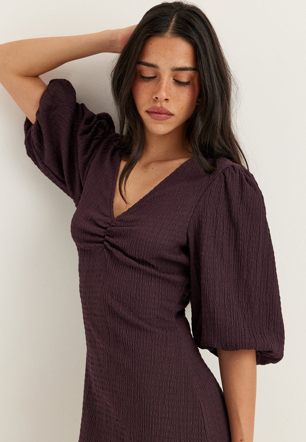Violetti trikoinen midimekko