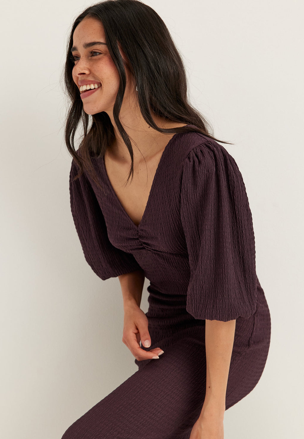 Violetti trikoinen midimekko