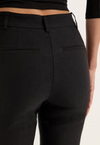 Mustat korkeavyötäröiset skinny-housut, nilkkahalkio