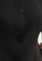 Musta nappipusero, peplum-muoto