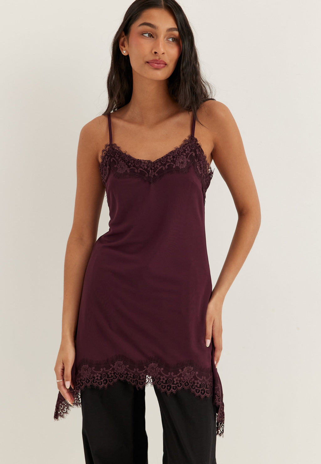 Pitsireunainen camisole-toppi