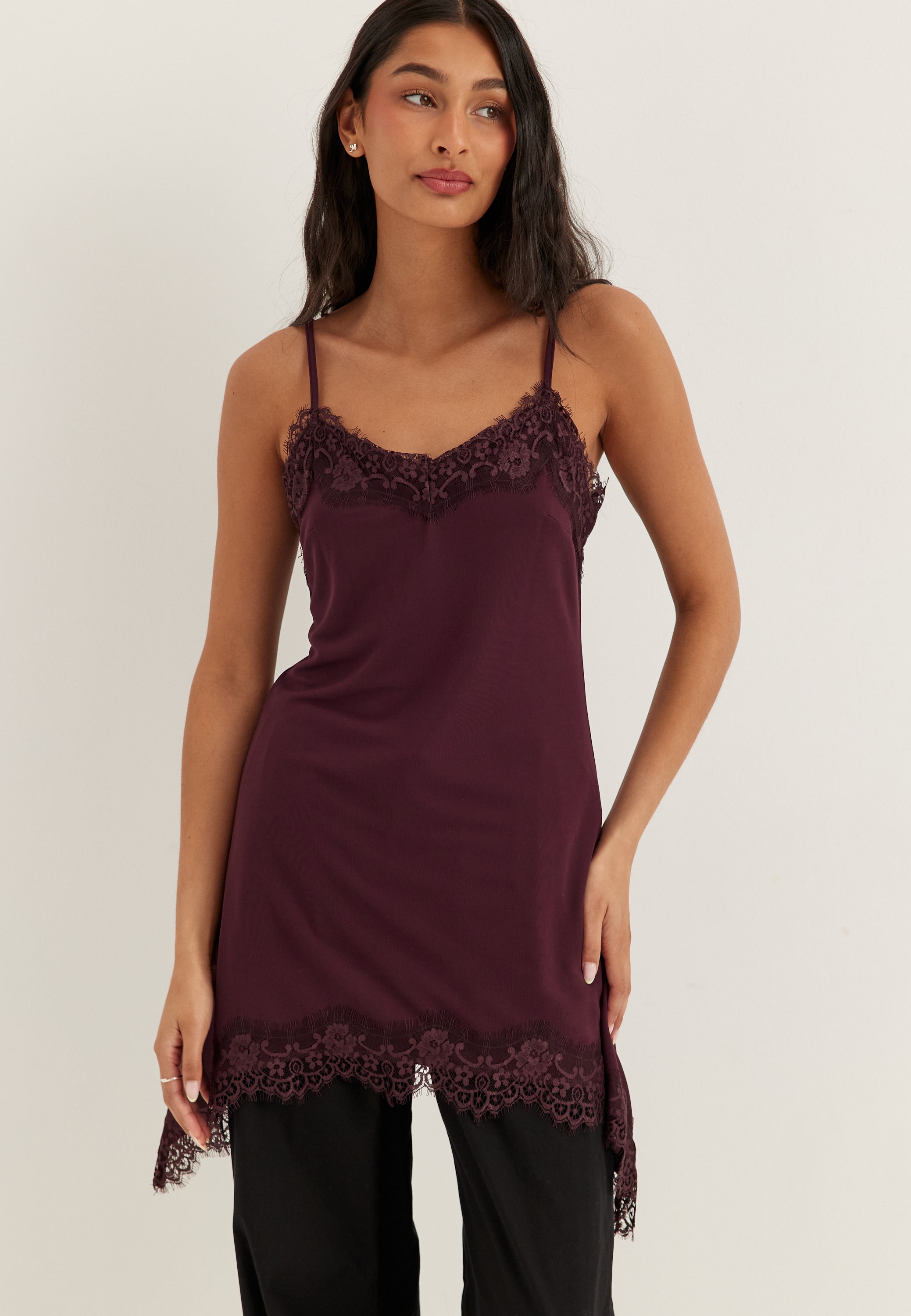 Pitsireunainen camisole-toppi