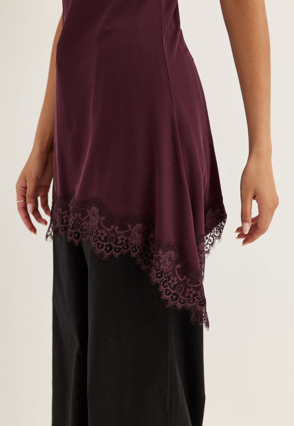 Pitsireunainen camisole-toppi
