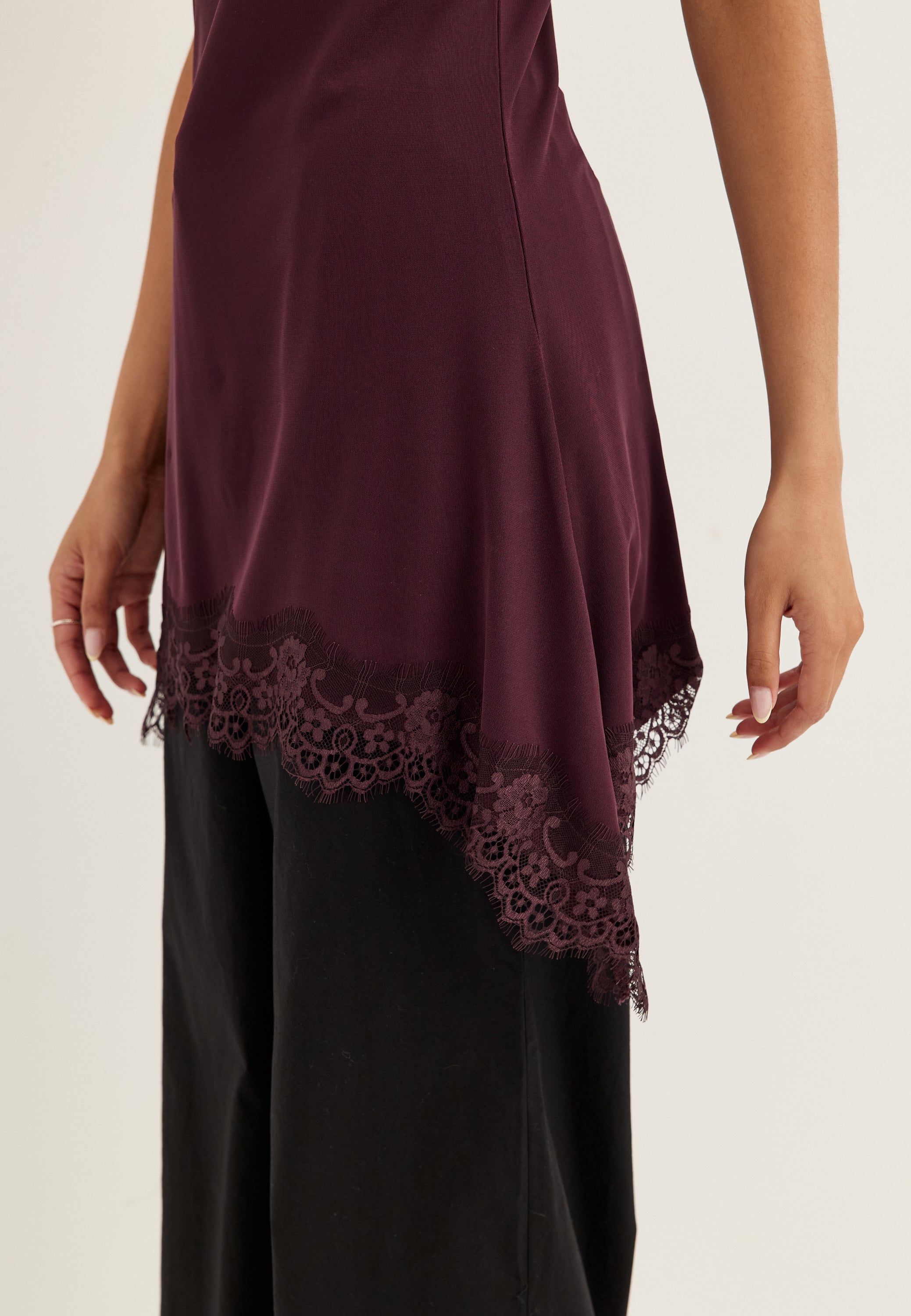 Pitsireunainen camisole-toppi