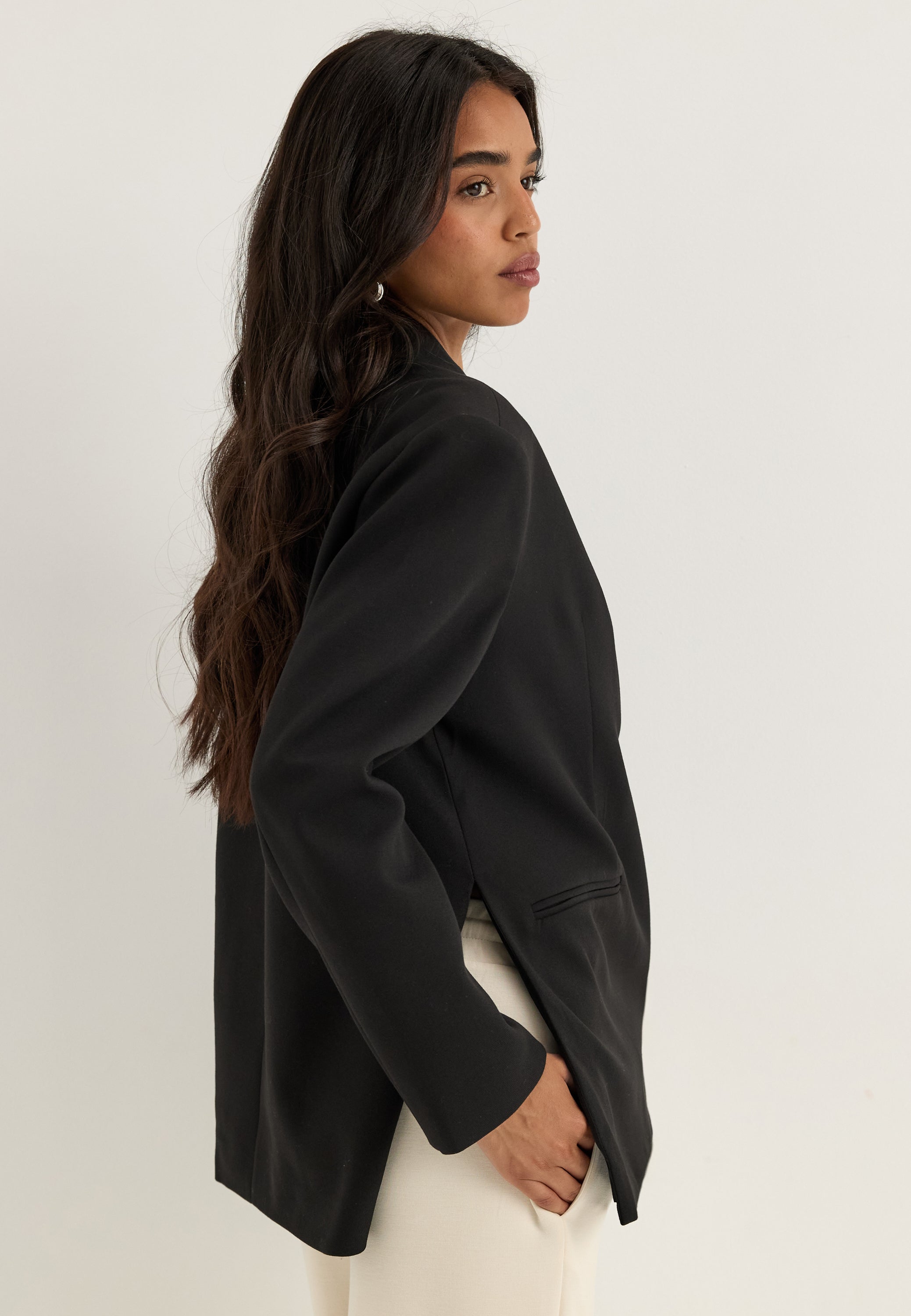 Musta oversized-bleiseri