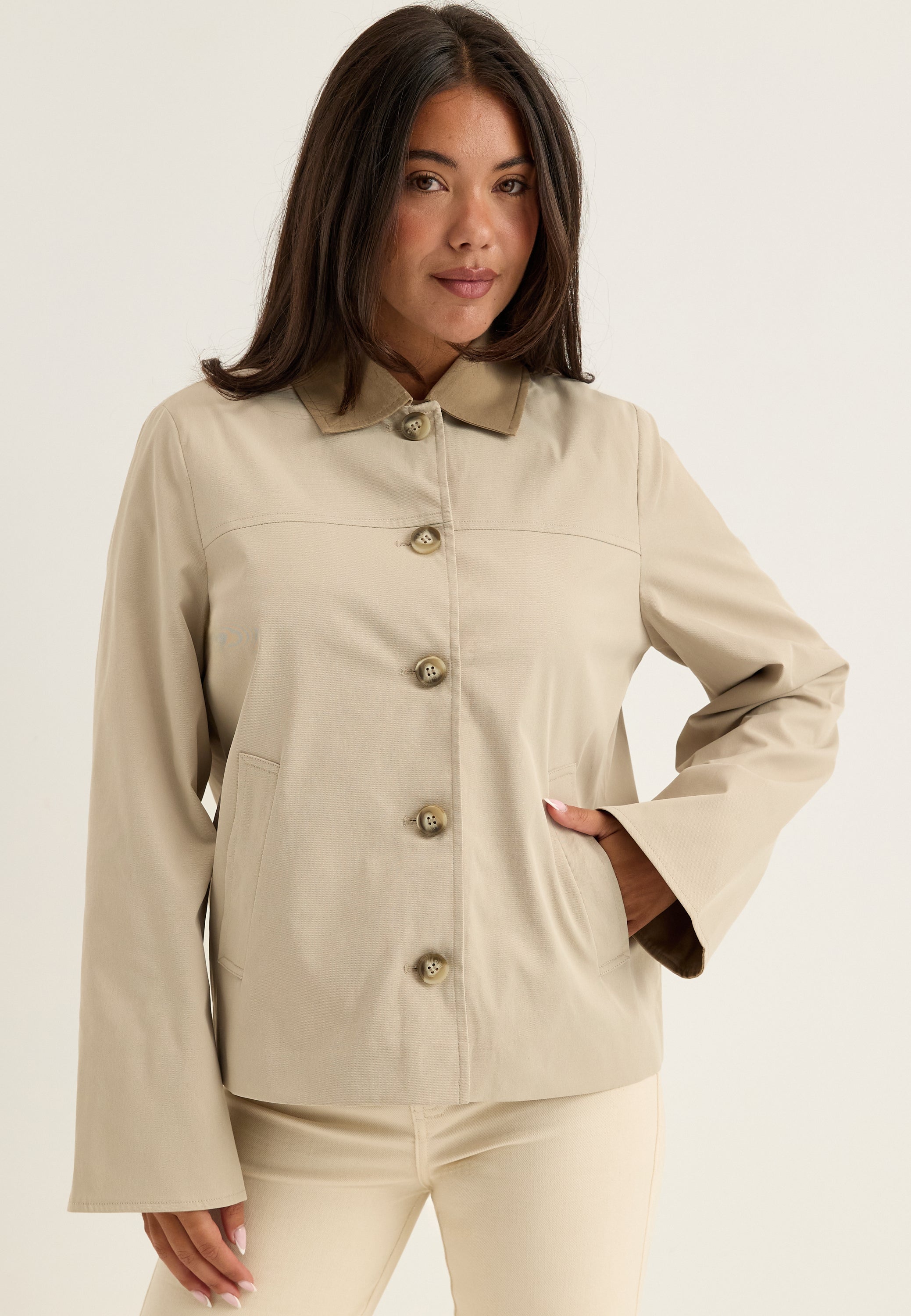 Beige lyhyt takki