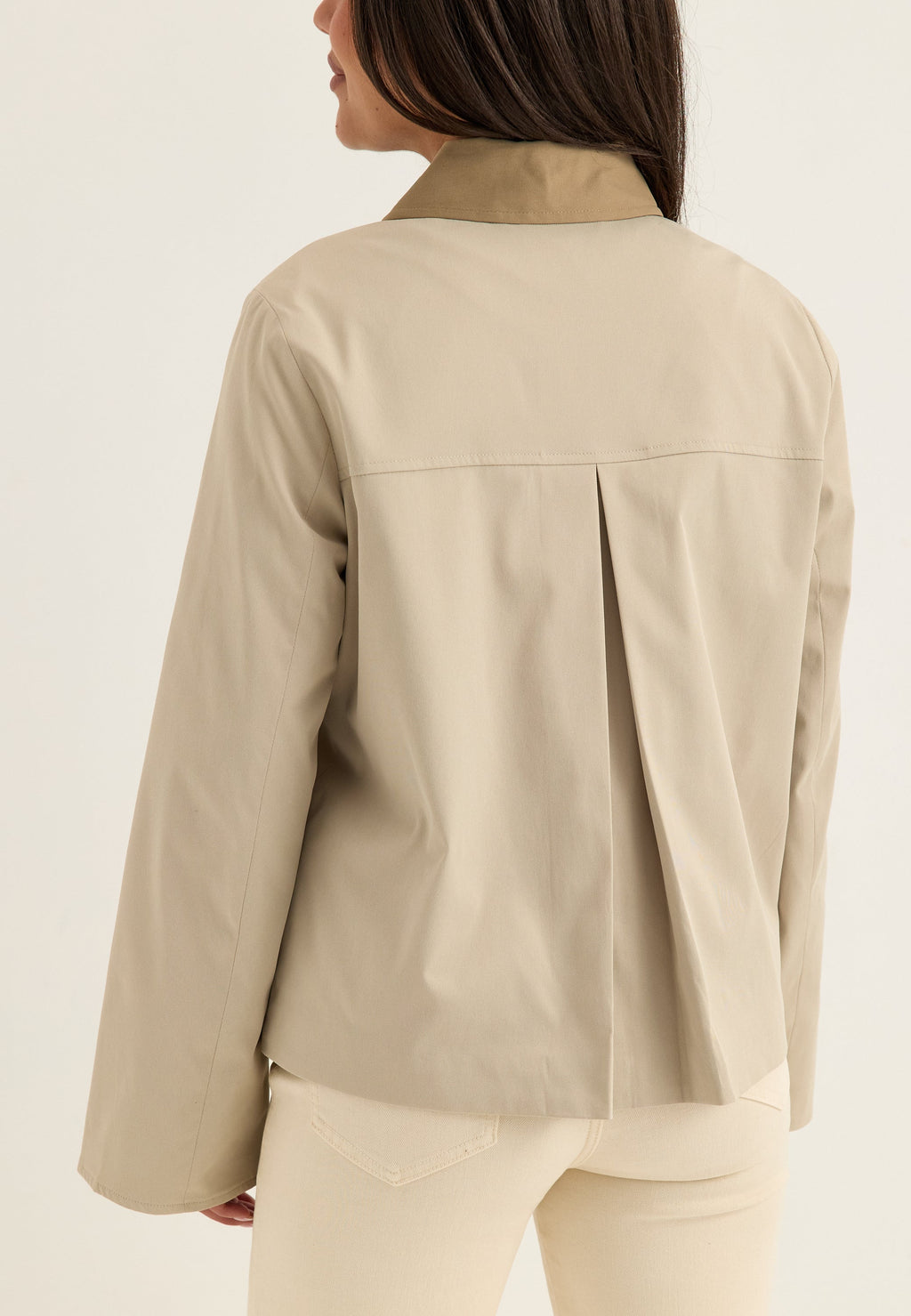 Beige lyhyt takki