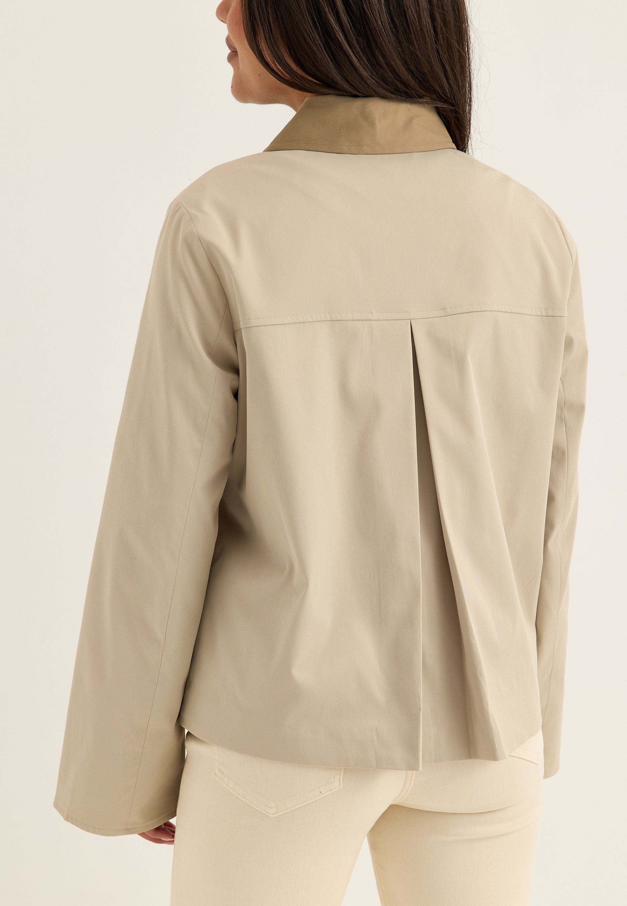 Beige lyhyt takki