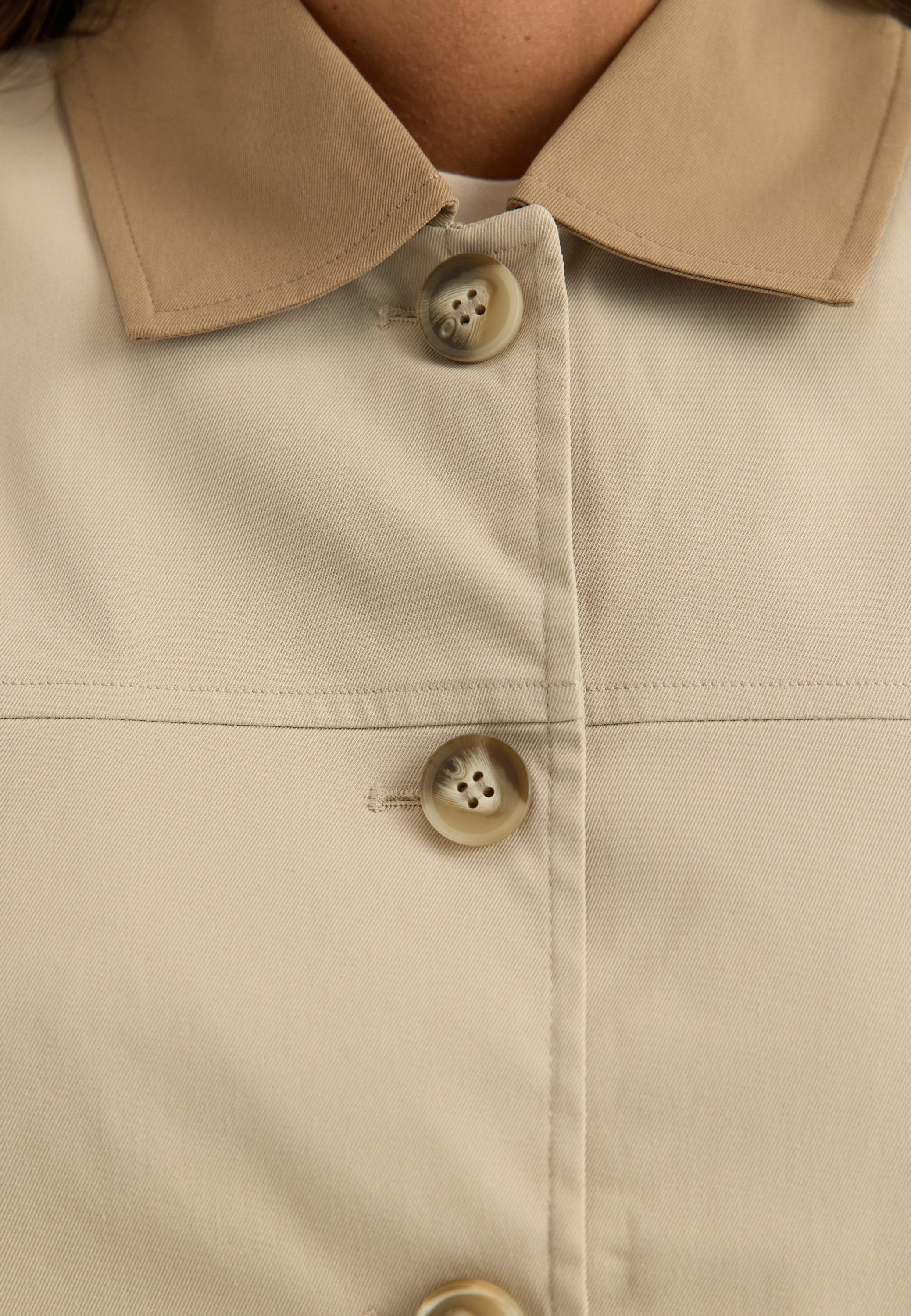 Beige lyhyt takki