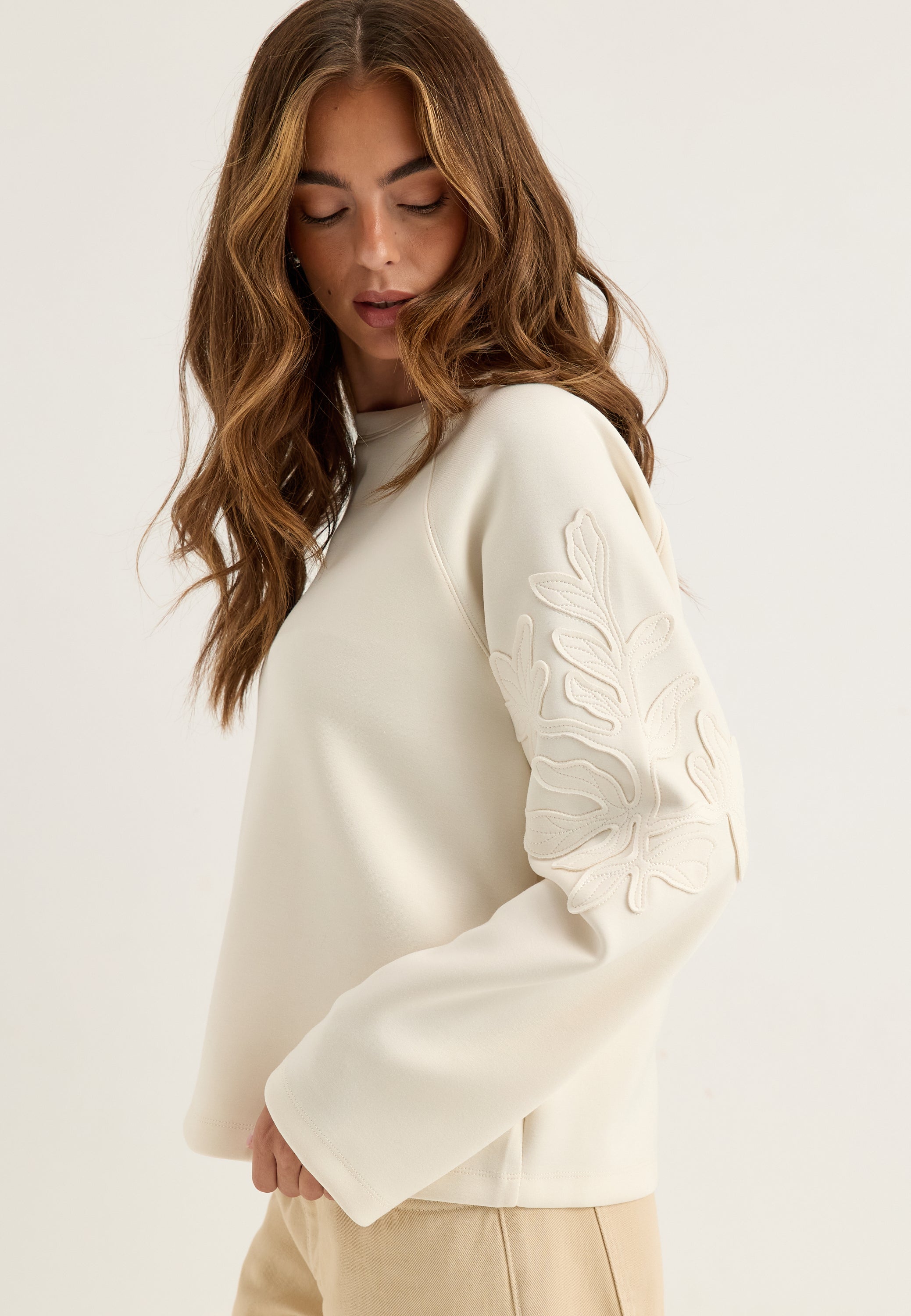 Kermanvärinen oversized-neule