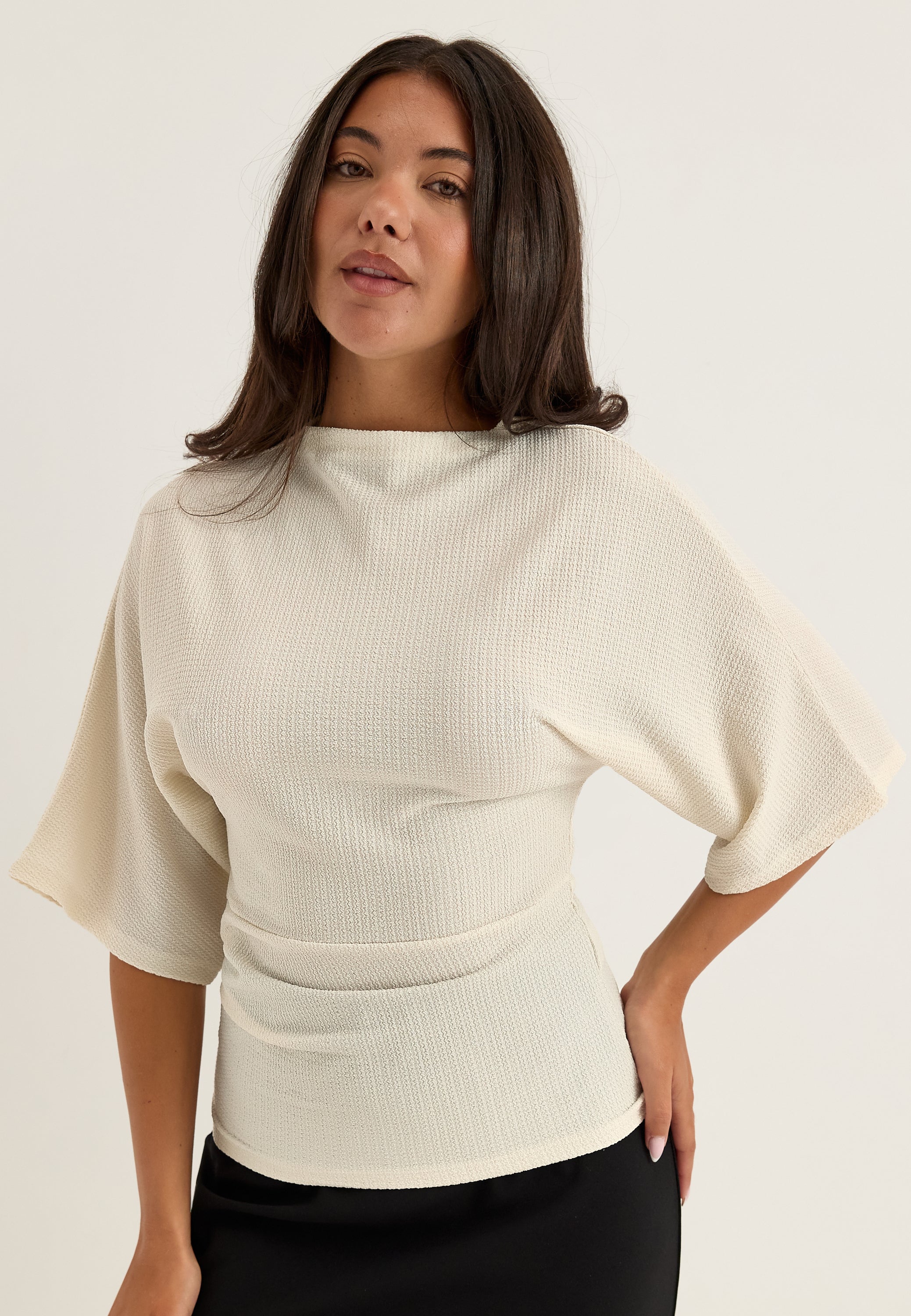 Valkoinen funnel neck -paita