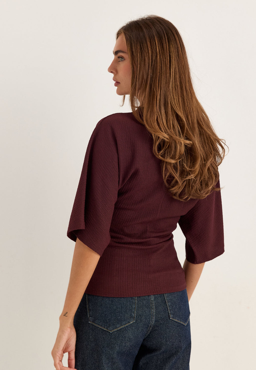 Punainen funnel neck -paita