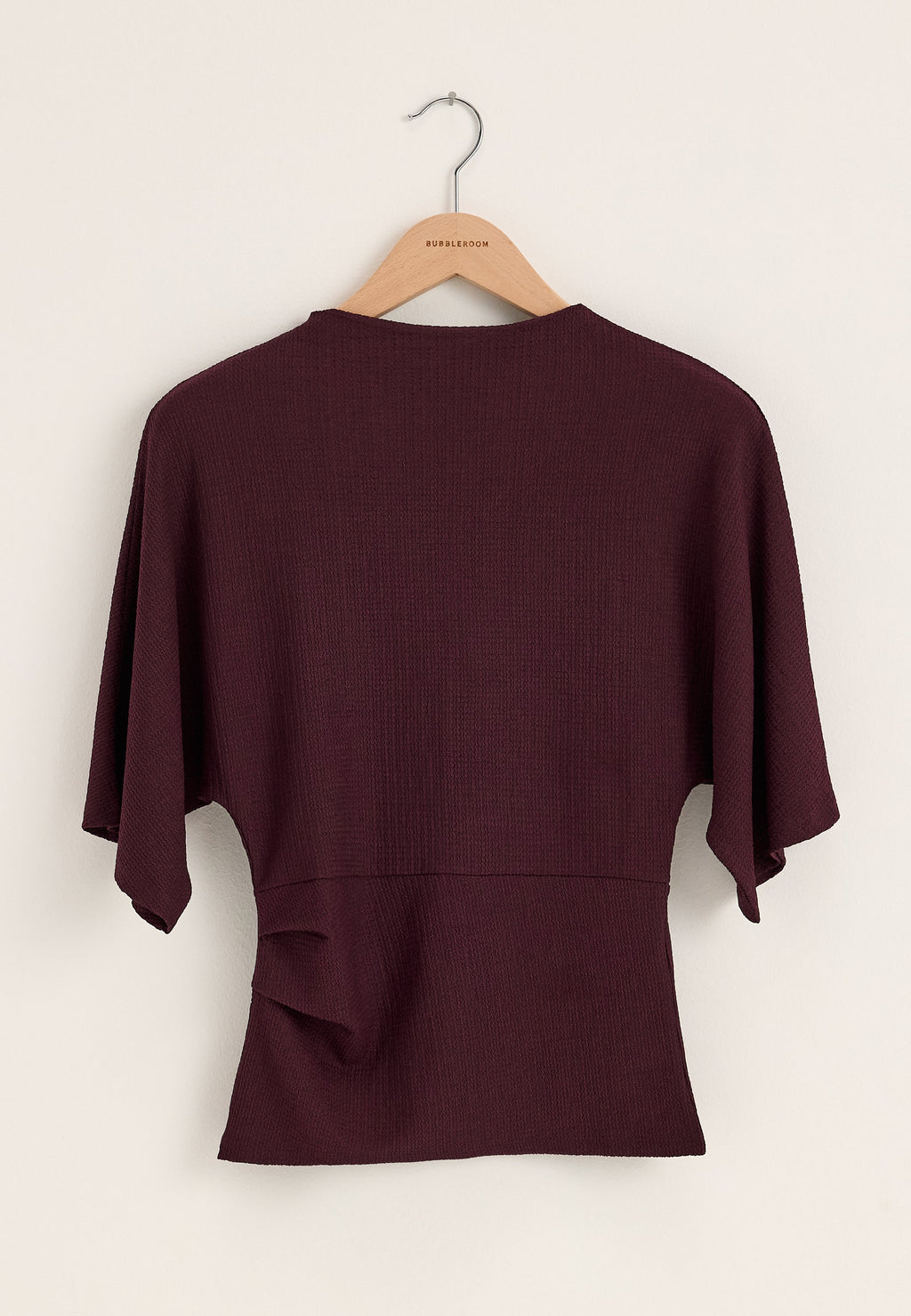 Punainen funnel neck -paita