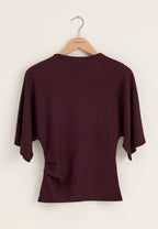 Punainen funnel neck -paita