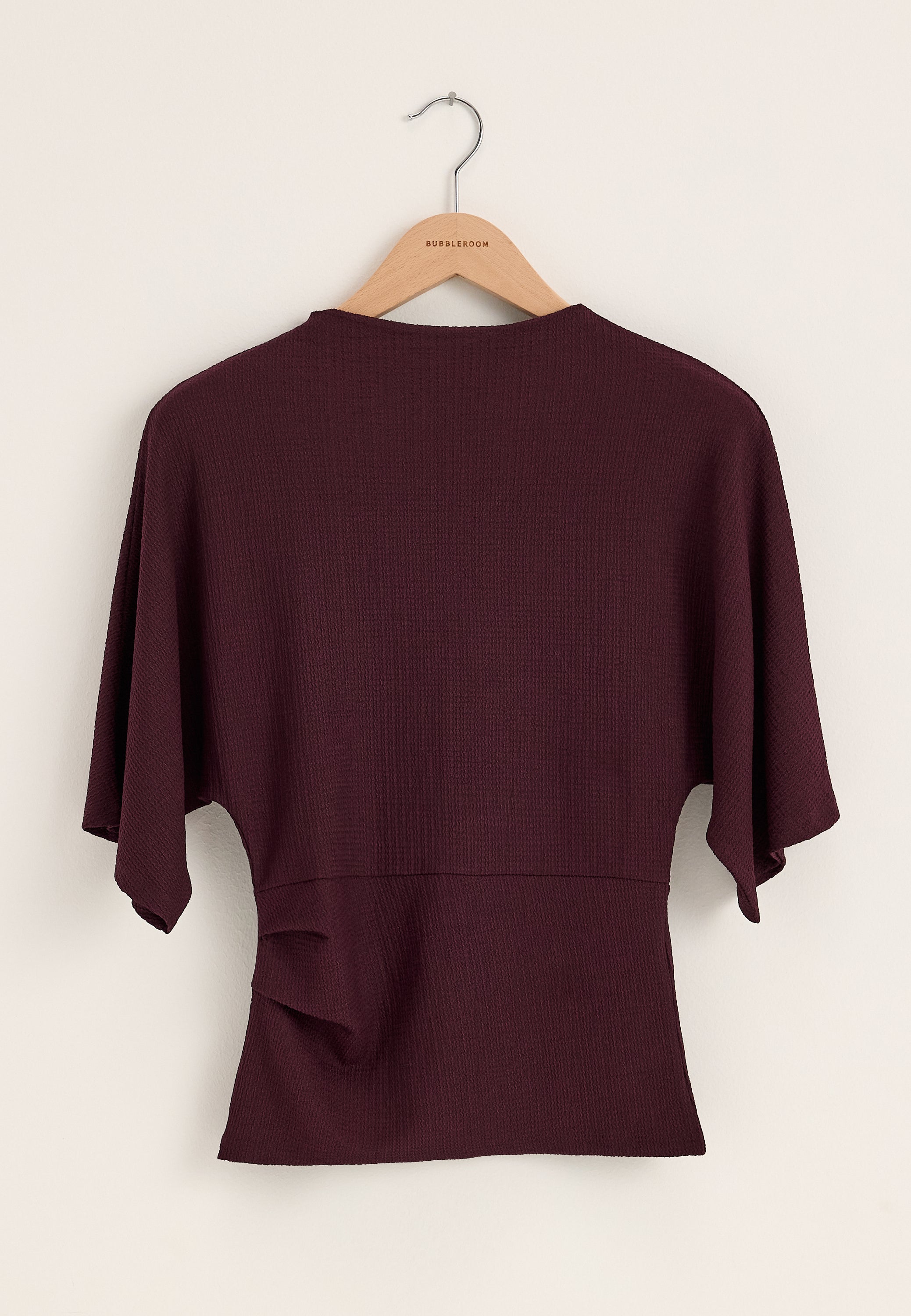 Punainen funnel neck -paita
