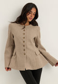 Beige takki, olkatoppaukset