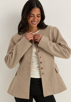 Beige takki, olkatoppaukset