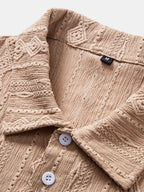 Vaaleanruskean jacquard-pikeepaidan kaulus