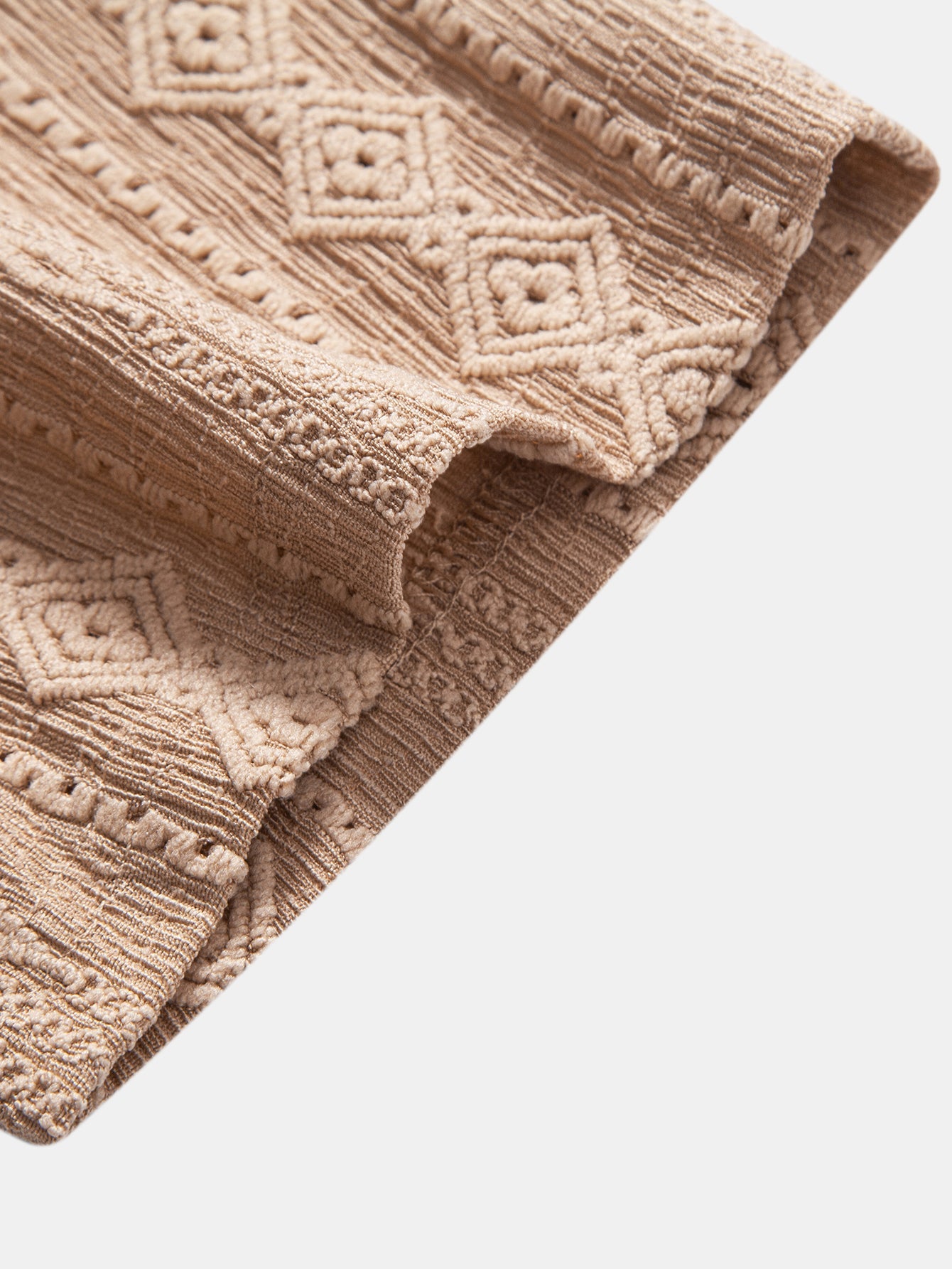 Geometrinen jacquard-pikeepaita