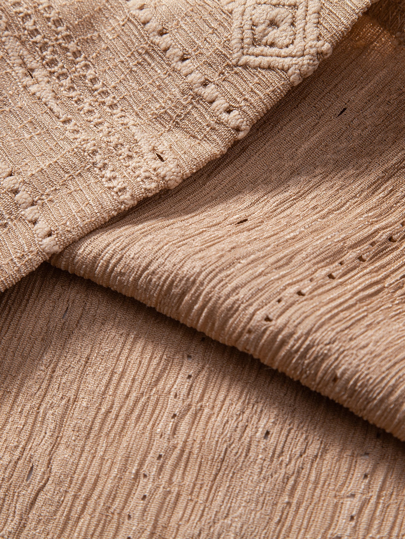 Geometrinen jacquard-pikeepaita
