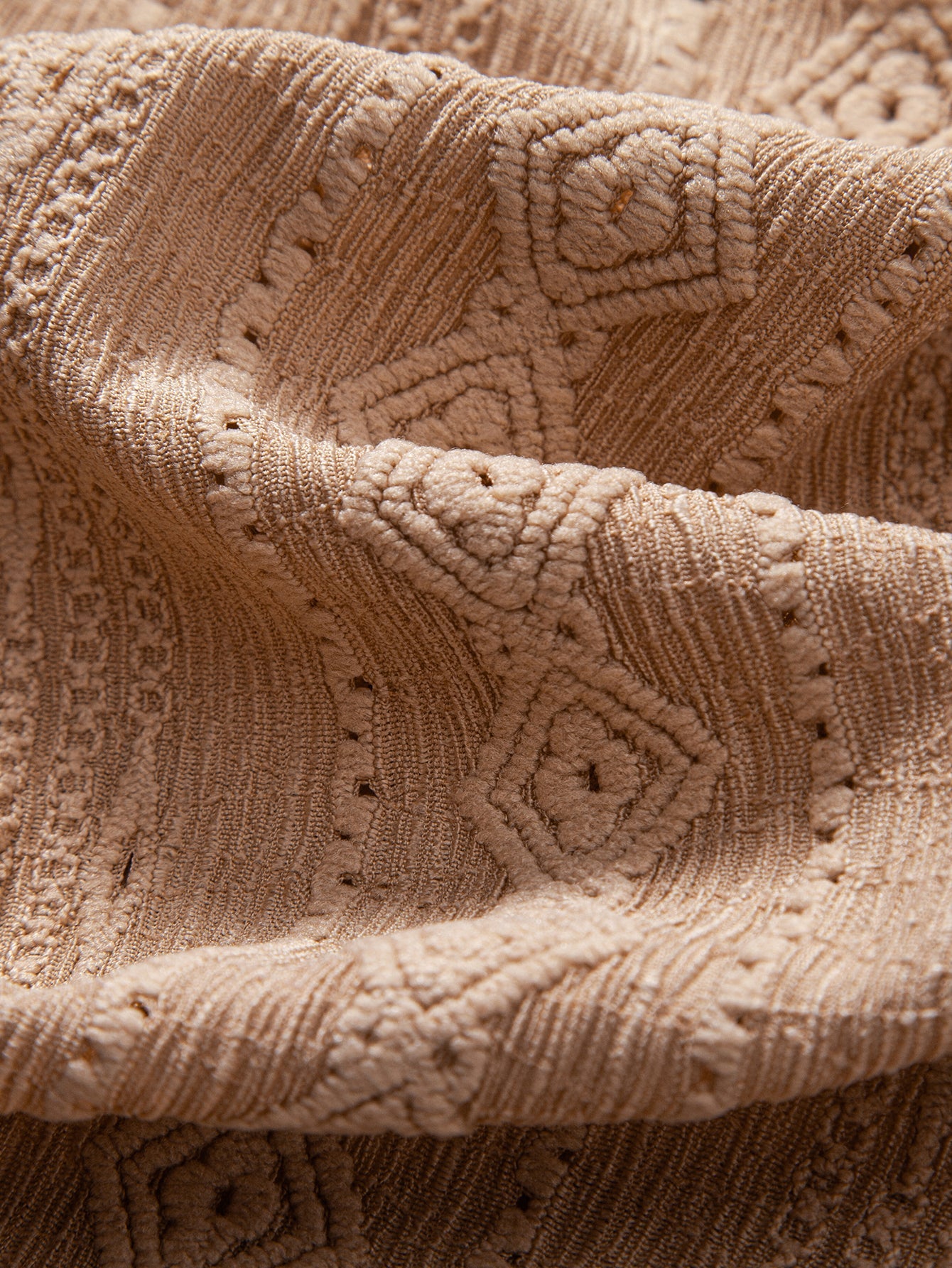 Geometrinen jacquard-pikeepaita