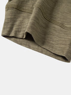 Henley-T-paidan lyhyen hihan ja hihansuun yksityiskohta