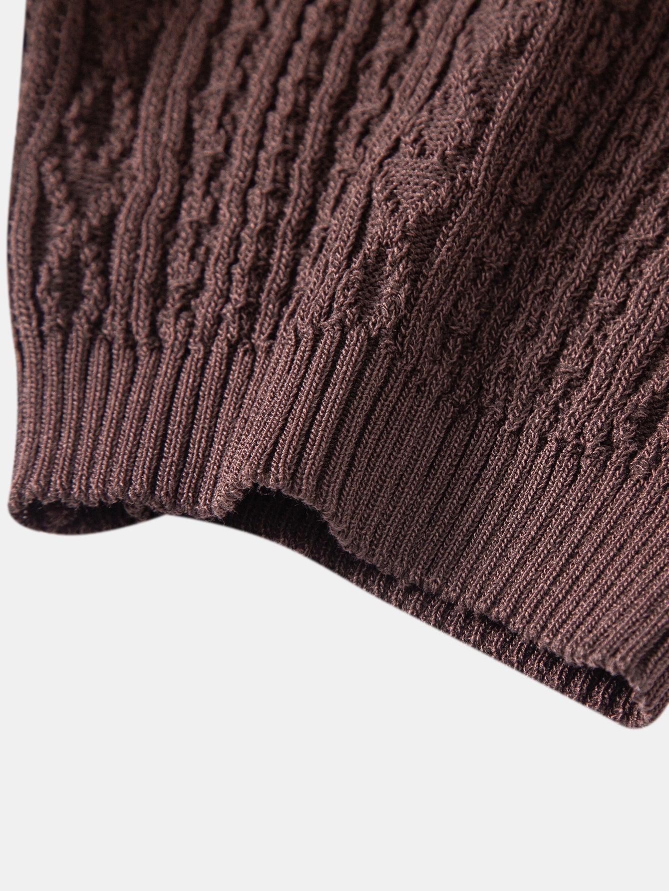 Geometrinen jacquard-neulepikeepaita