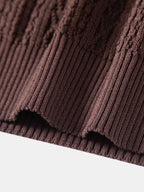 Kahvinruskean jacquard-neulepikeepaidan ribbineulotun helman yksityiskohta