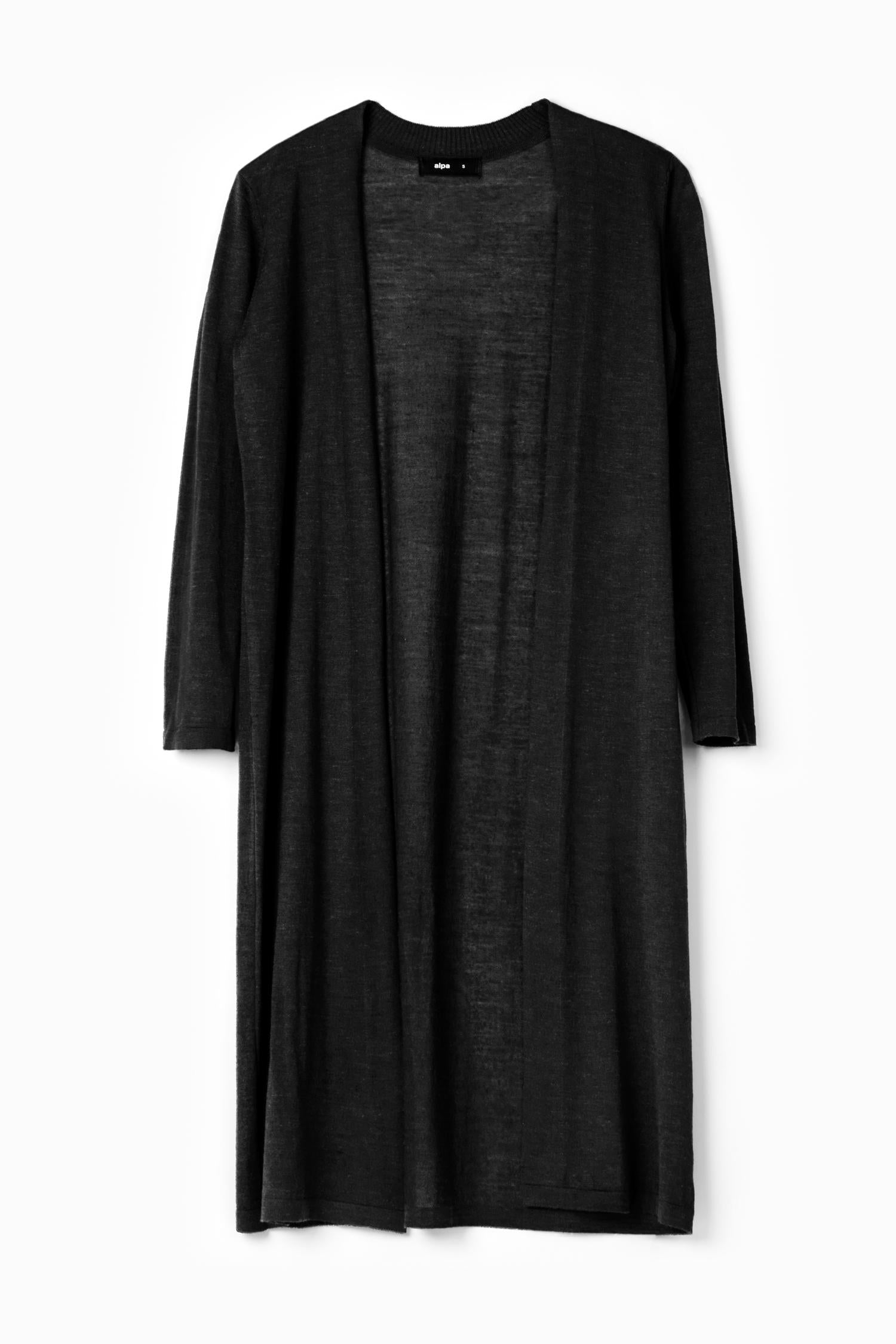 Swan pitkä grafiitinharmaa silkki-alpakkaneuletakki erillisenä tuotteena edestä
