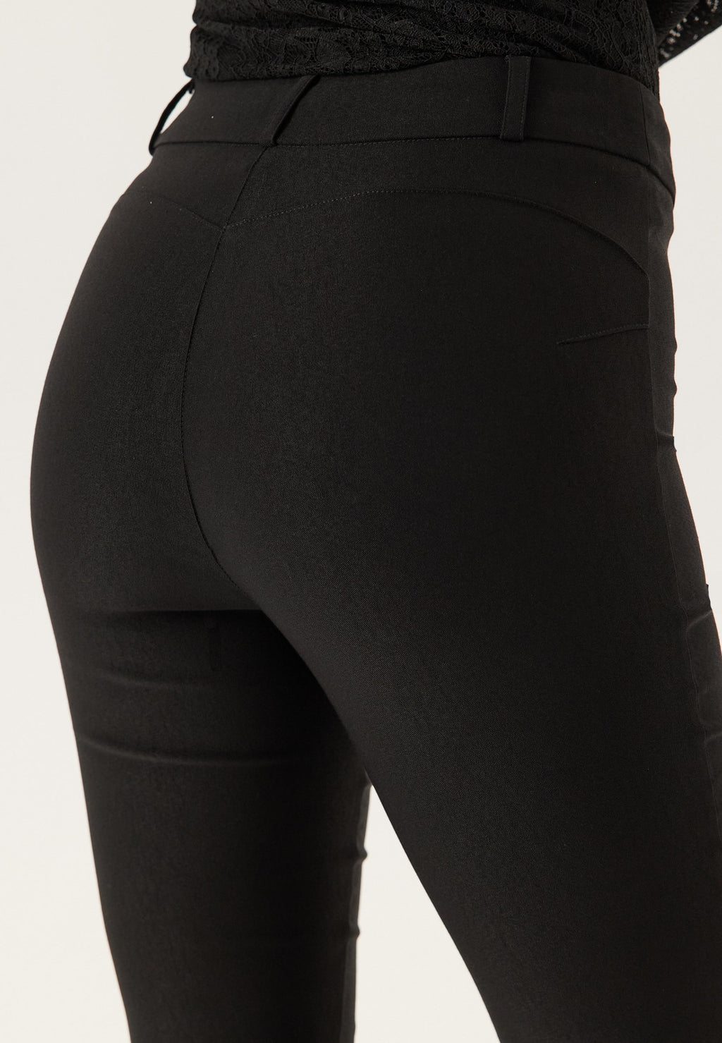 Mustat, nilkkapituiset skinny-housut