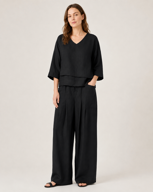 Conjunto feminino de duas peças preto em modelo, vista de corpo inteiro