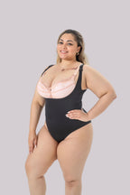 Vartaloa muotoileva bodypuku