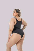 Vartaloa muotoileva bodypuku