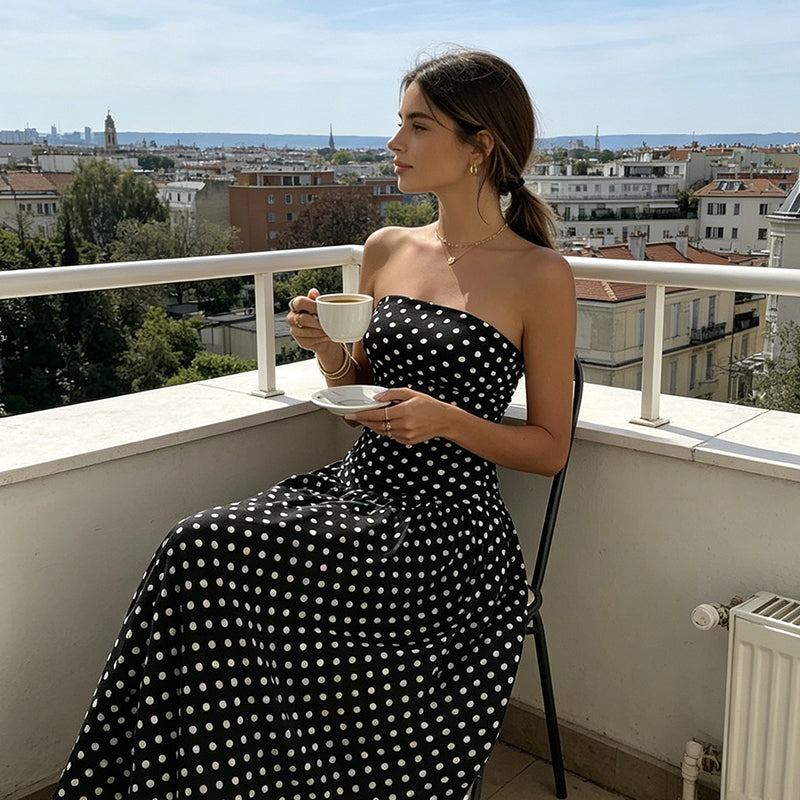 Naisten pilkullinen olkaimeton mekko